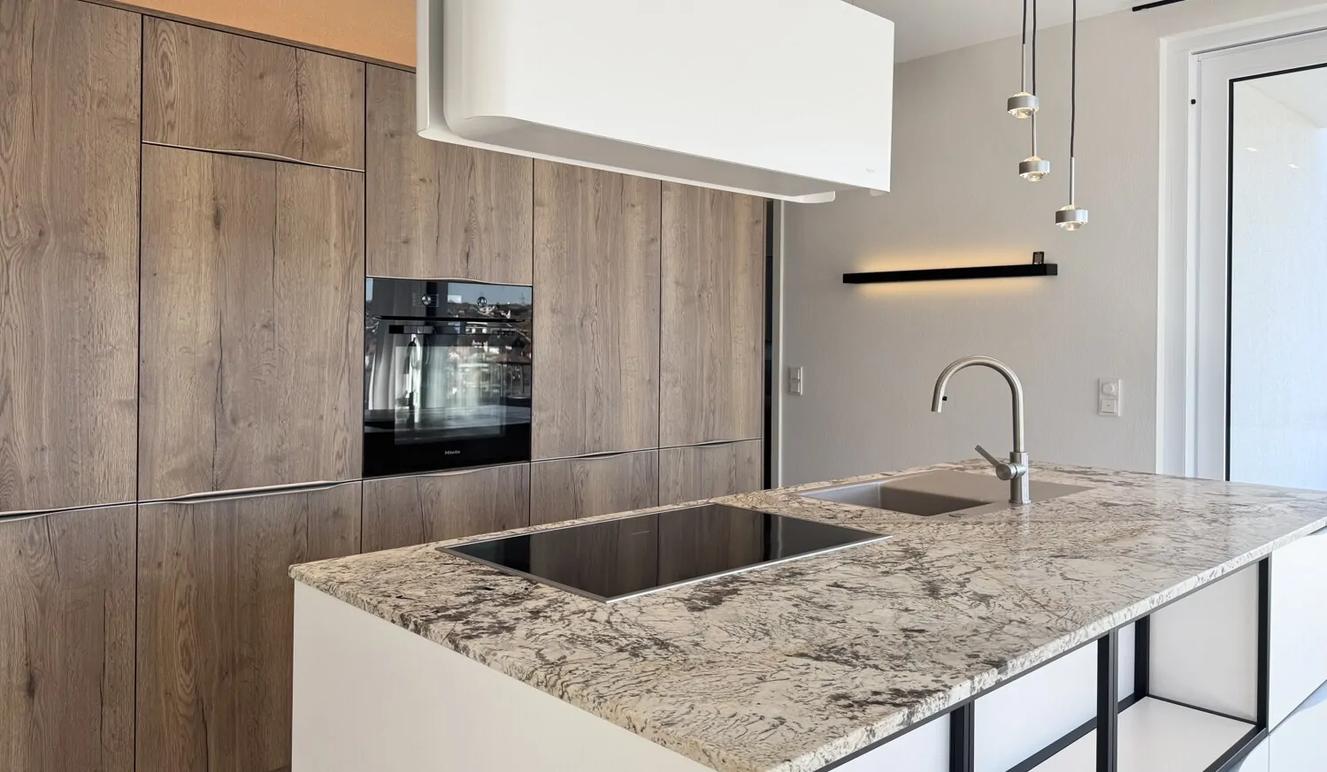 Erstbezug - Penthousewohnung mit Tiefgaragenstellplatz und Carport