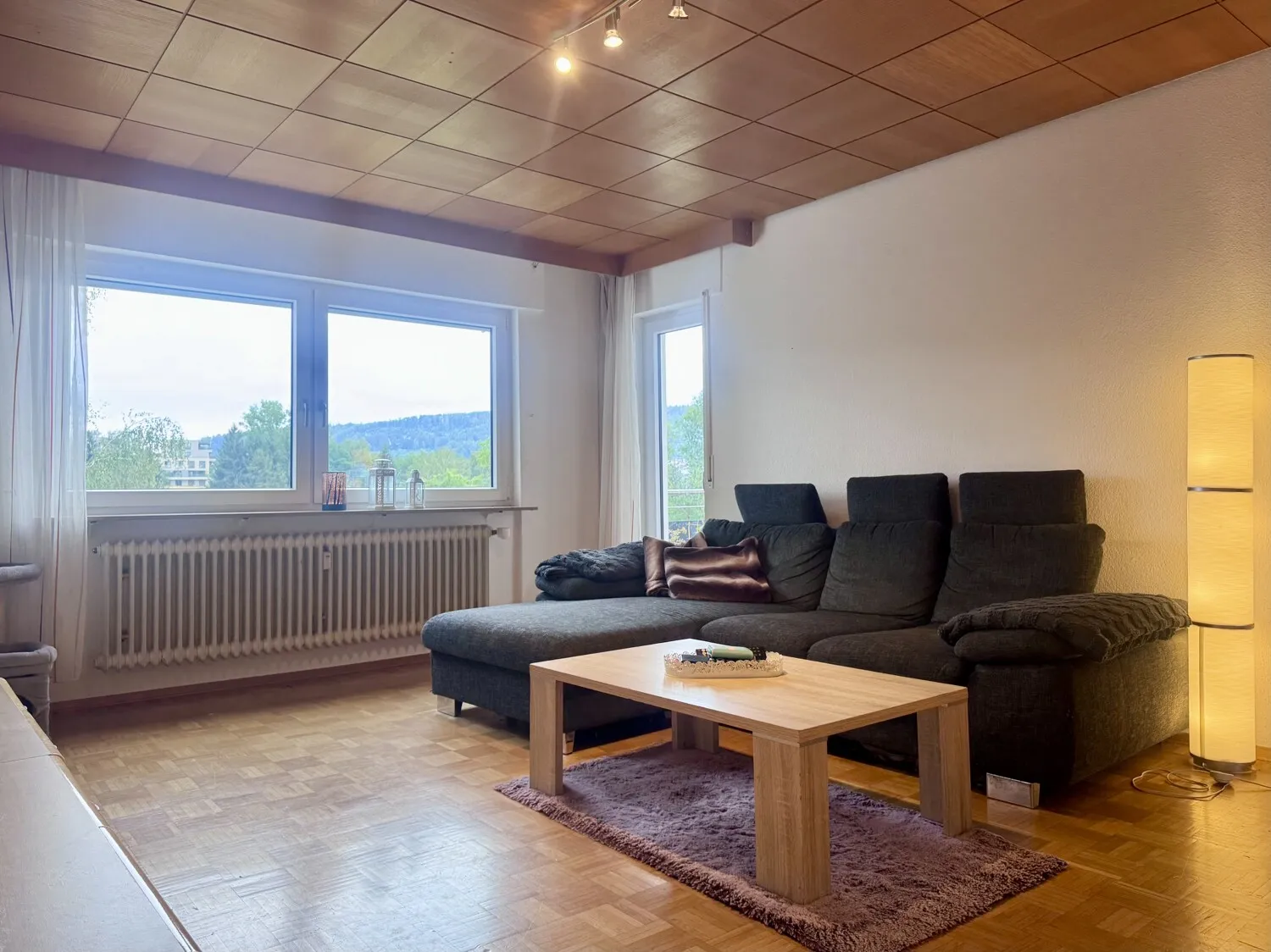 Wohnzimmer mit Balkon