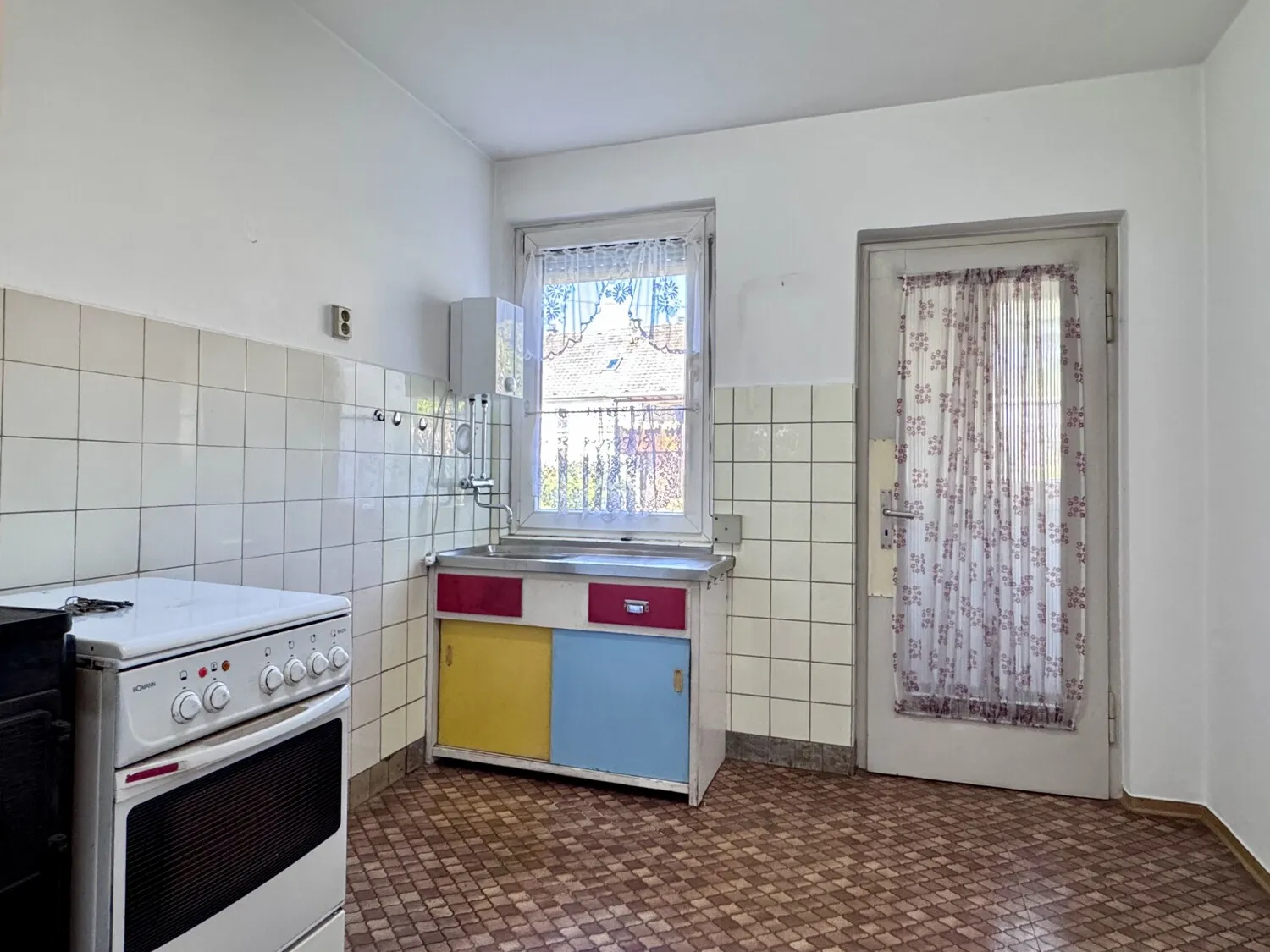 Küche mit Zugang WC