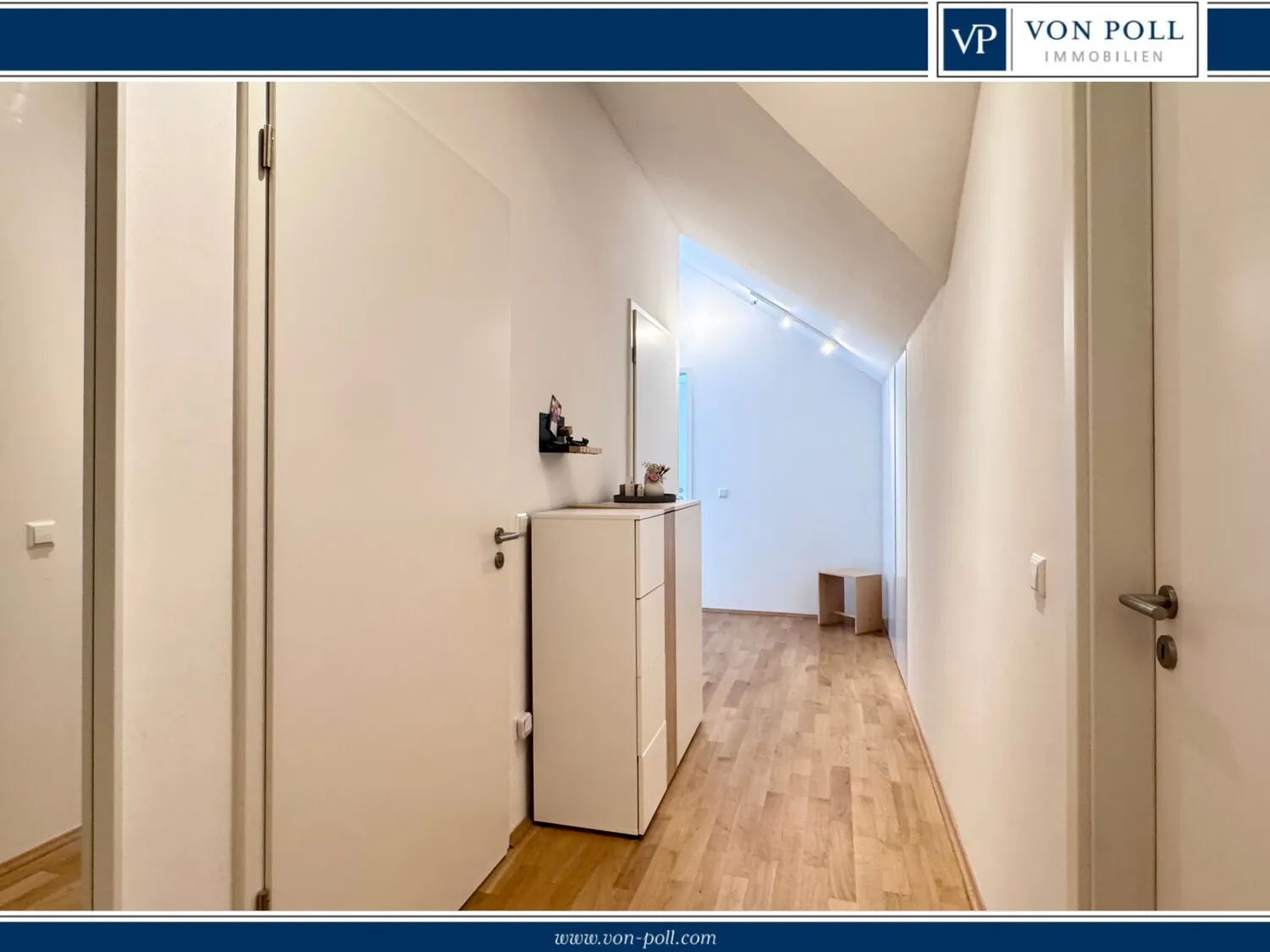 Modernes Dach-Loft mit 3 Zimmern, Tiefgaragen- und Außenstellplatz