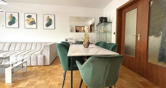 von_poll_real_estate_property_25152019_image_0