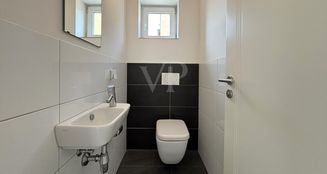 von_poll_real_estate_property_25152026_image_4
