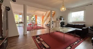 von_poll_real_estate_property_25152016_image_13