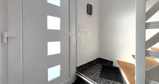 von_poll_real_estate_property_25152016_image_6