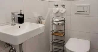 von_poll_real_estate_property_25152015_image_5