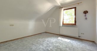 von_poll_real_estate_property_25152021_image_11