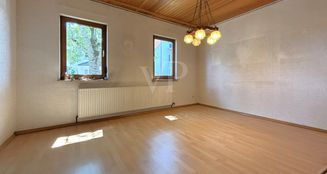 von_poll_real_estate_property_25152021_image_4