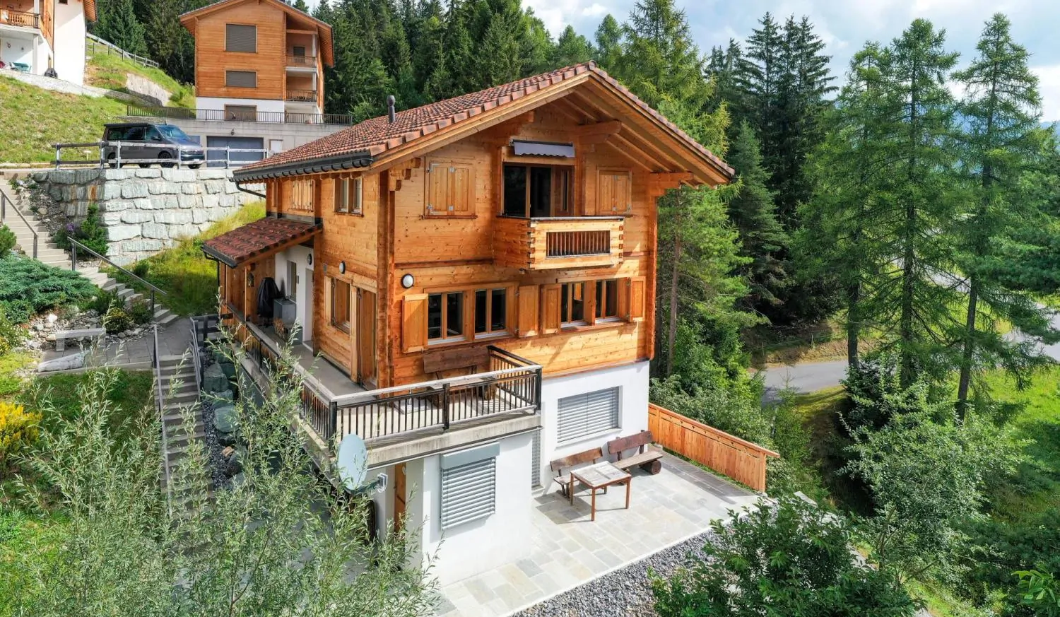 Aussenansicht mit Banner