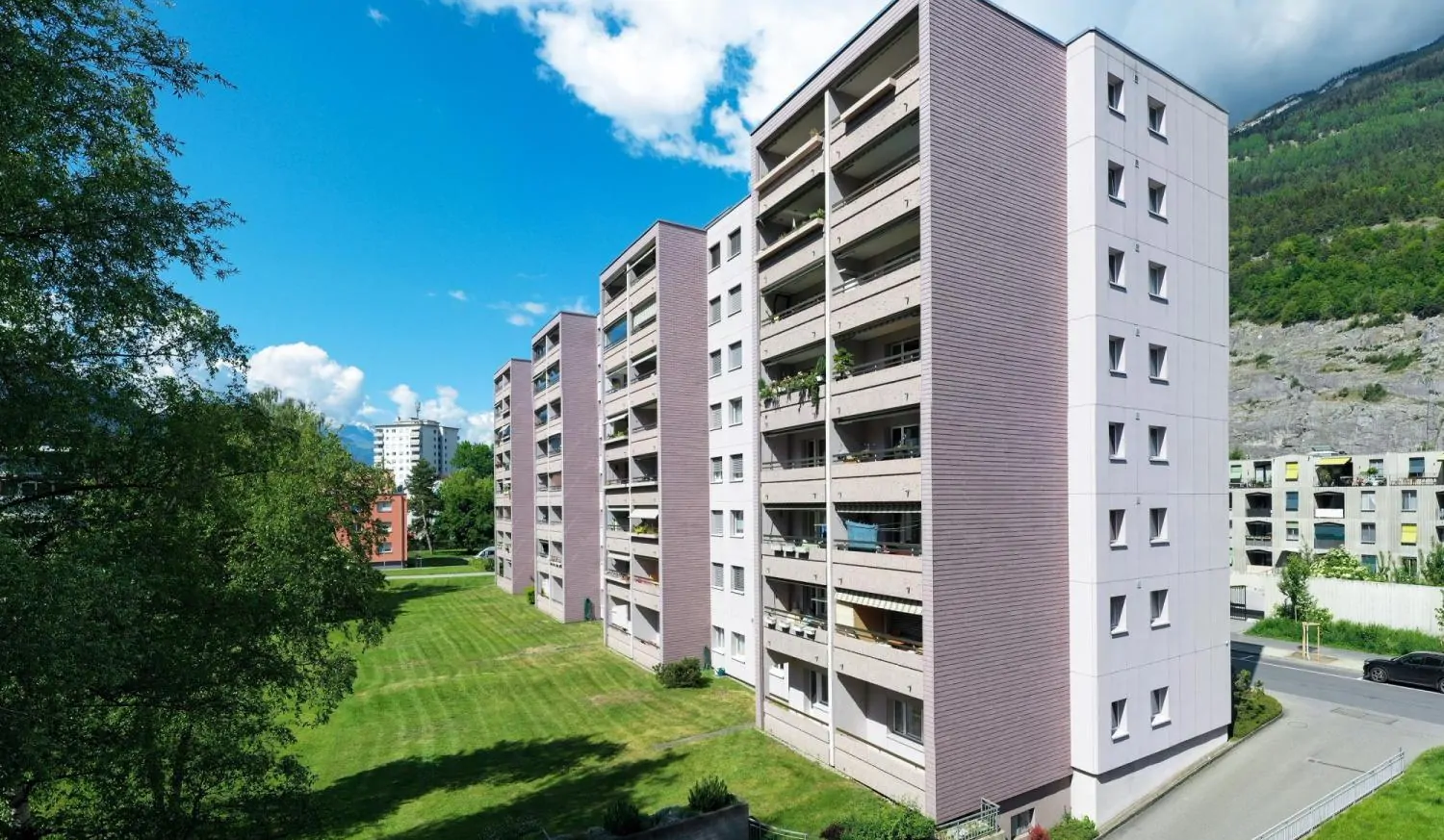 Aussenansicht mit Banner