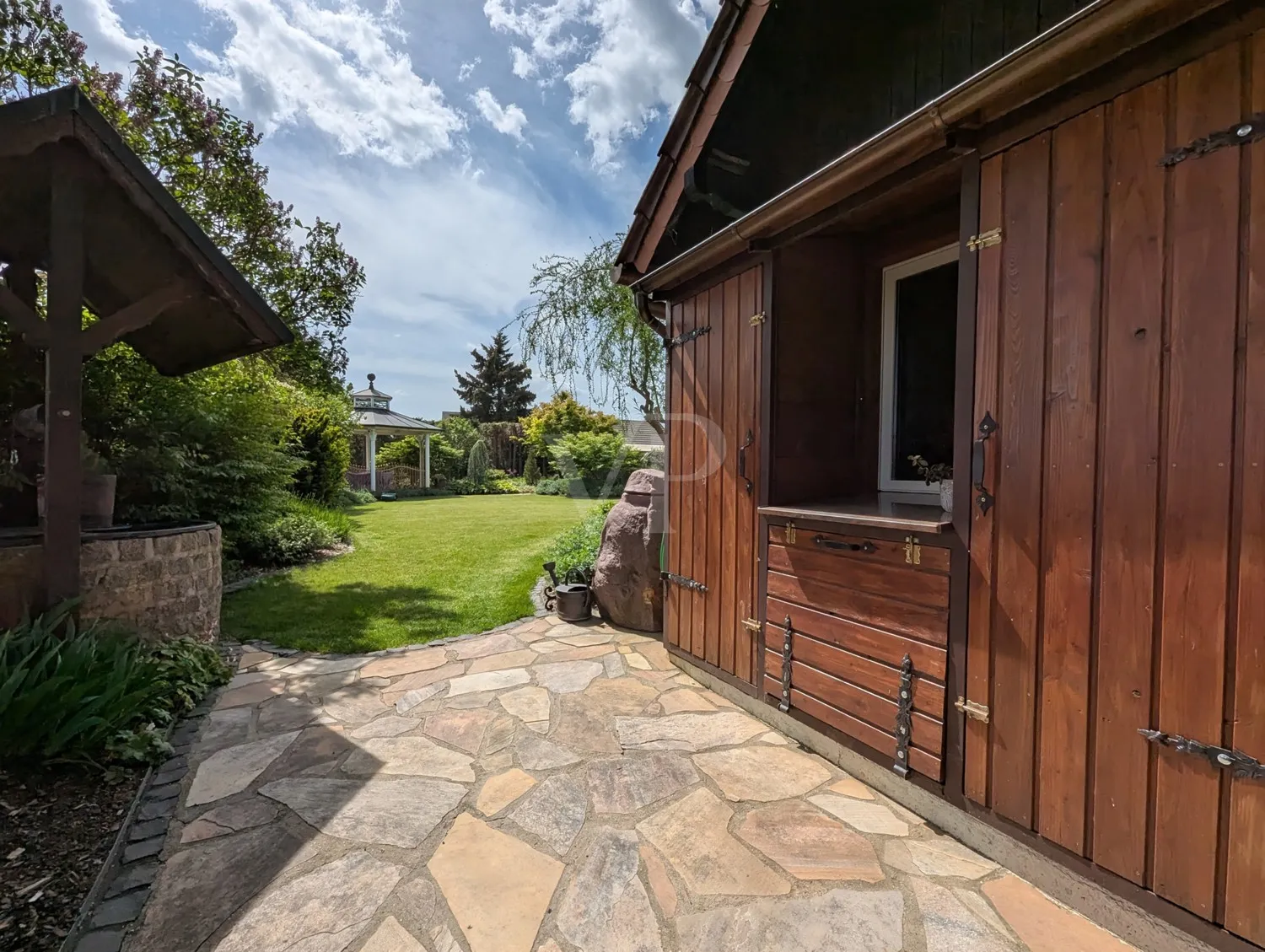 NEBENGELASS / BRUNNEN