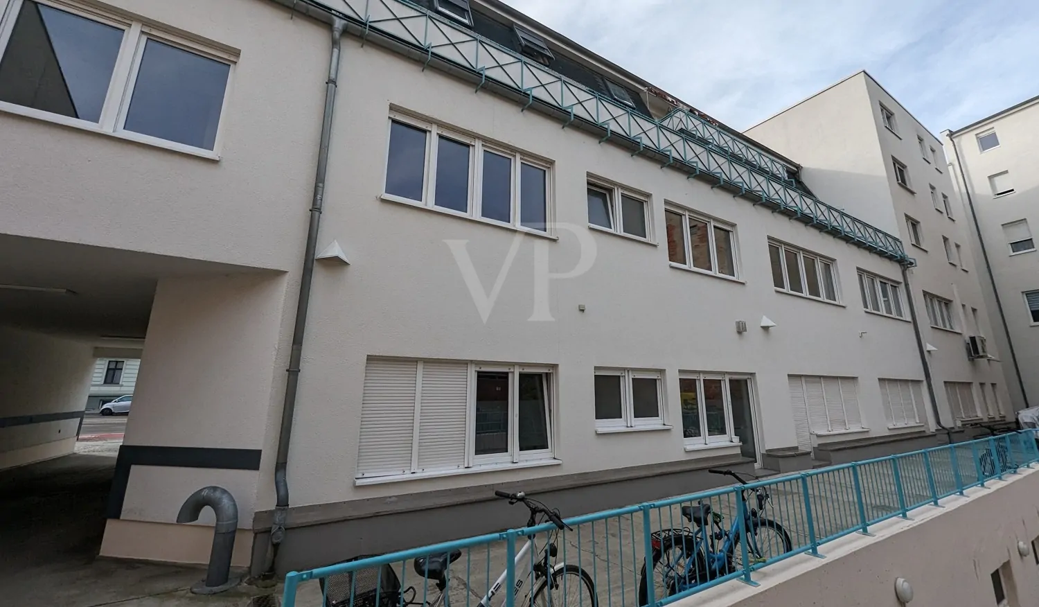 RÜCKANSICHT/EINFAHRT TIEFGARAGE