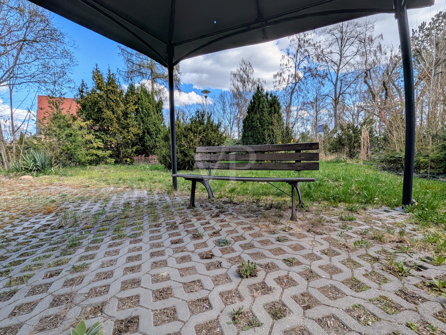 GRUNDSTÜCK VORDERER BEREICH