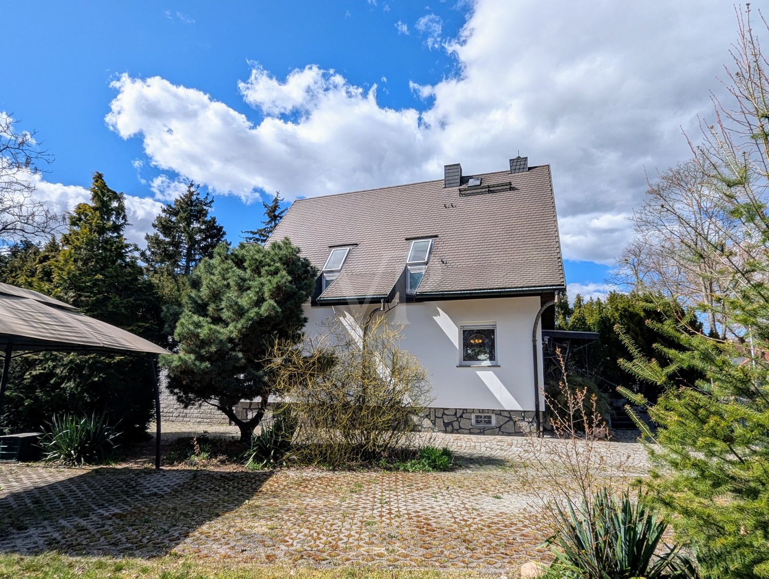 HAUS SEITENANSICHT