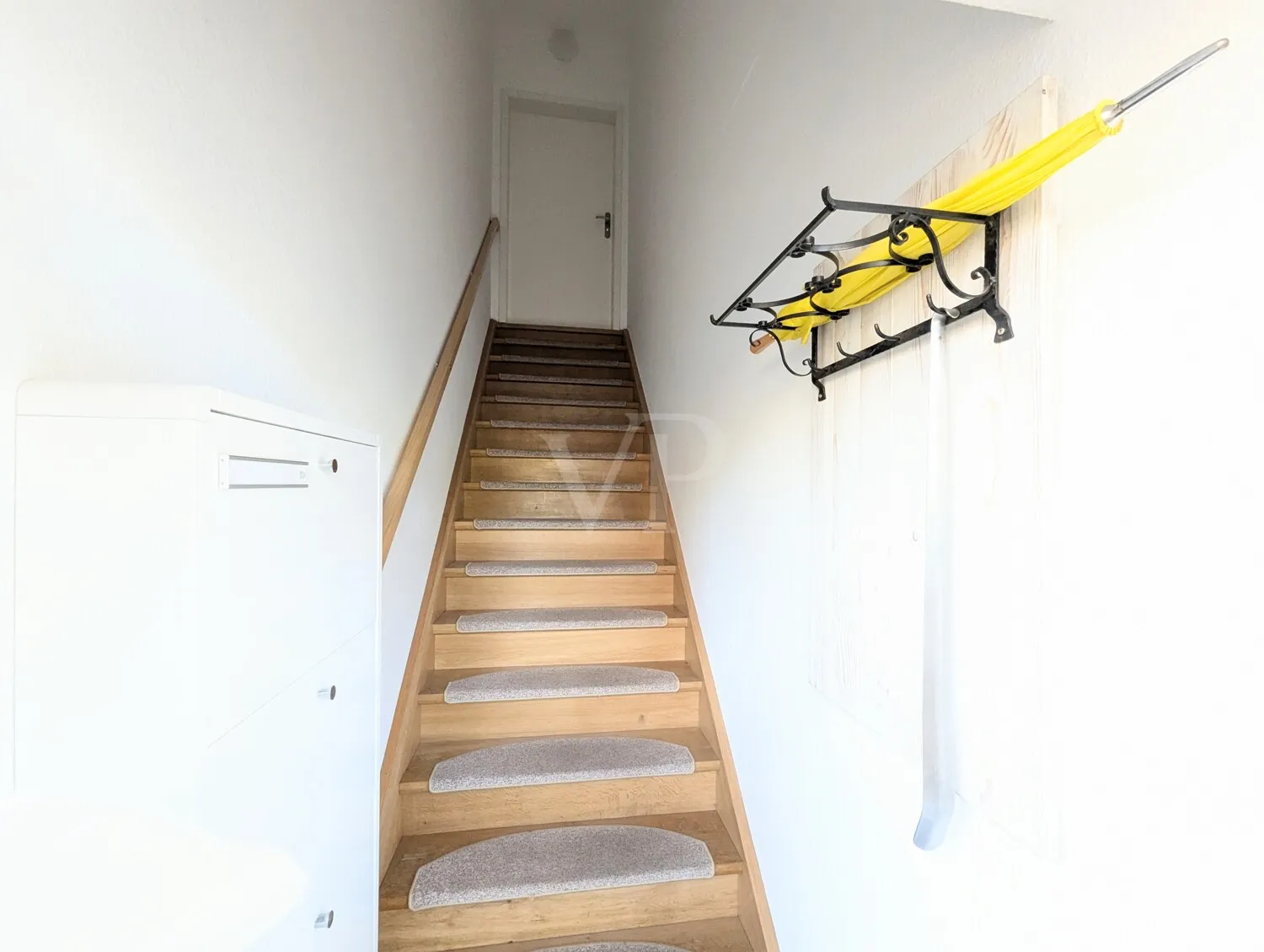 TREPPE / EINGANG ZUM OG