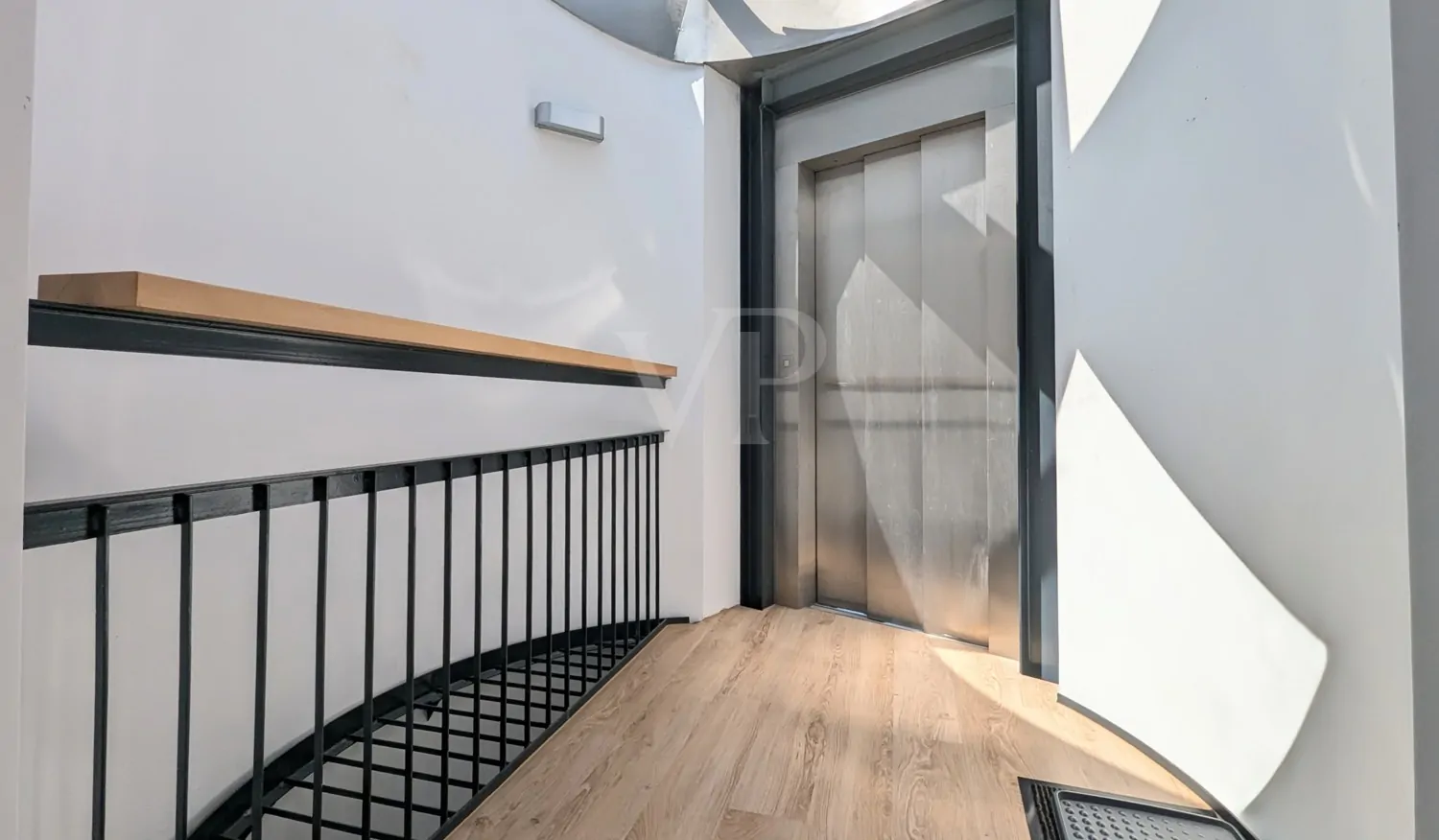 ZUGANG WOHNUNG AUFZUG