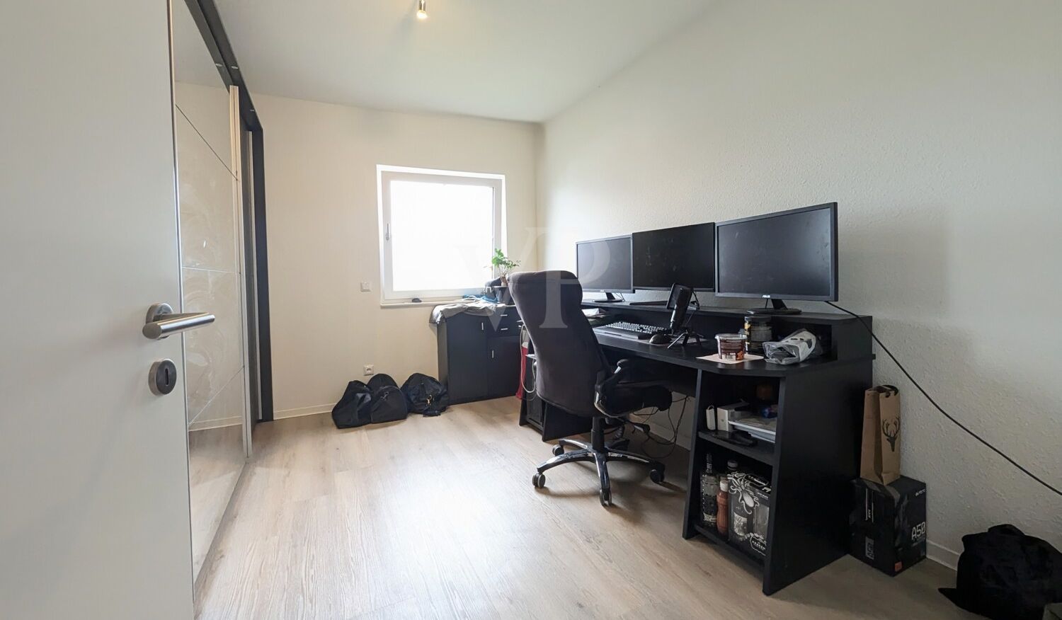ARBEITS- ODER GÄSTEZIMMER