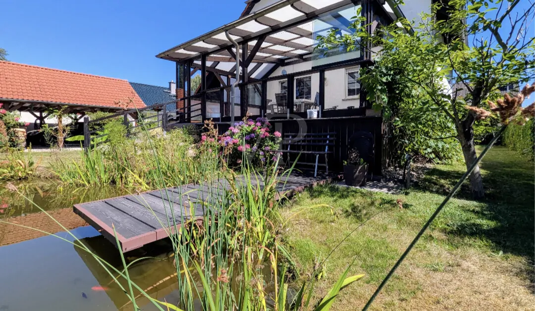 VERGLASTE TERRASSE/TEICH