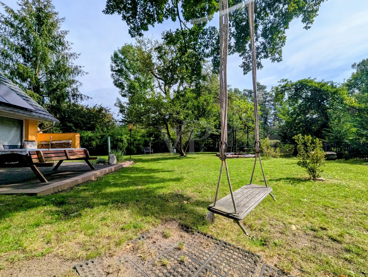 GRUNDSTÜCK
