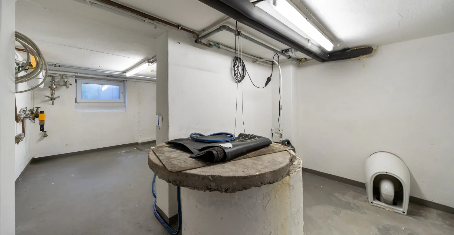 Lagerraum_mit_Brunnen_KG