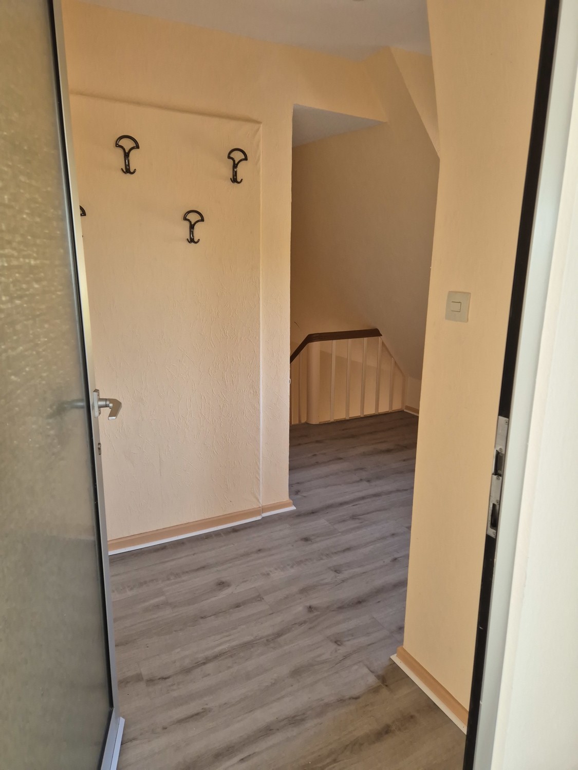 Blick von der Wohnung ins Treppenhaus