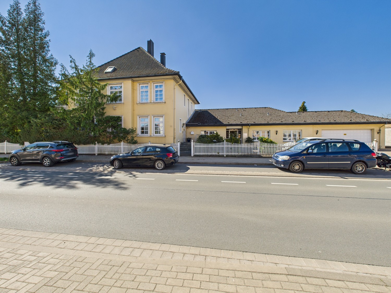 Außenansicht Straßenseite