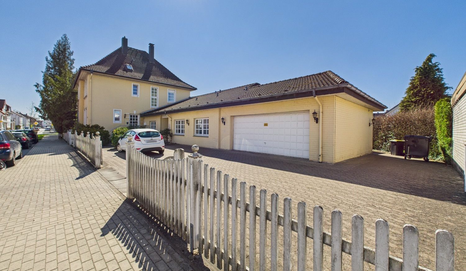 Außenansicht Straßenseite
