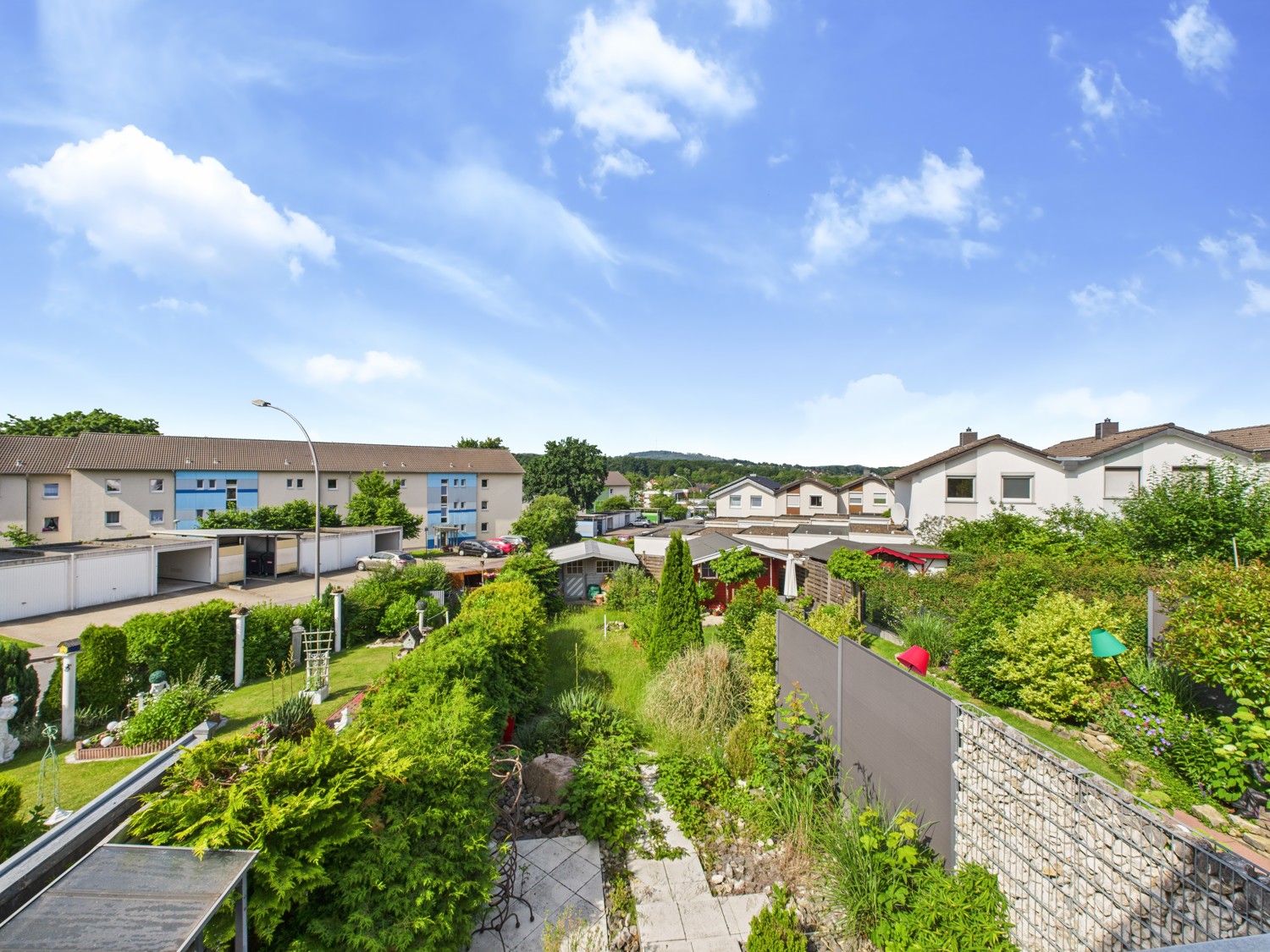 Mit dem Hermann im Blick: Reihenmittelhaus mit Kaminofen und Sauna