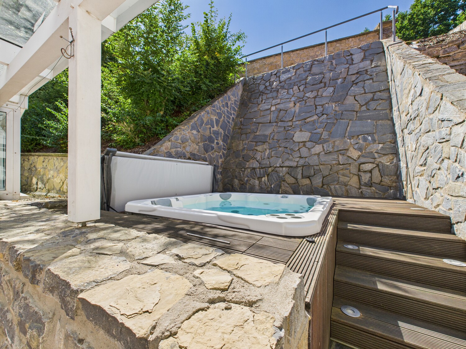 Whirlpool Innenhof