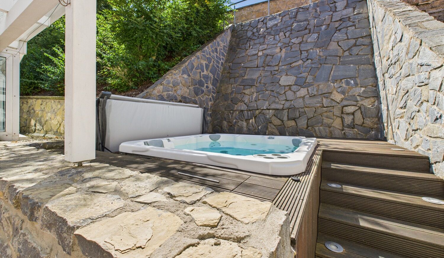 Whirlpool Innenhof