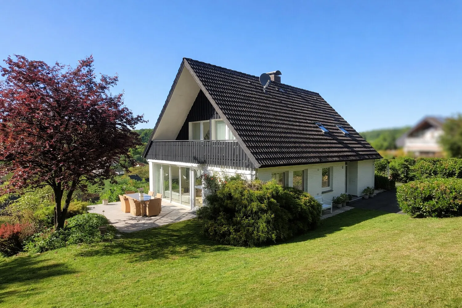 Traumhaus im Grünen
Stilvolles Einfamilienhaus mit Weitblick und gehobener Ausstattung