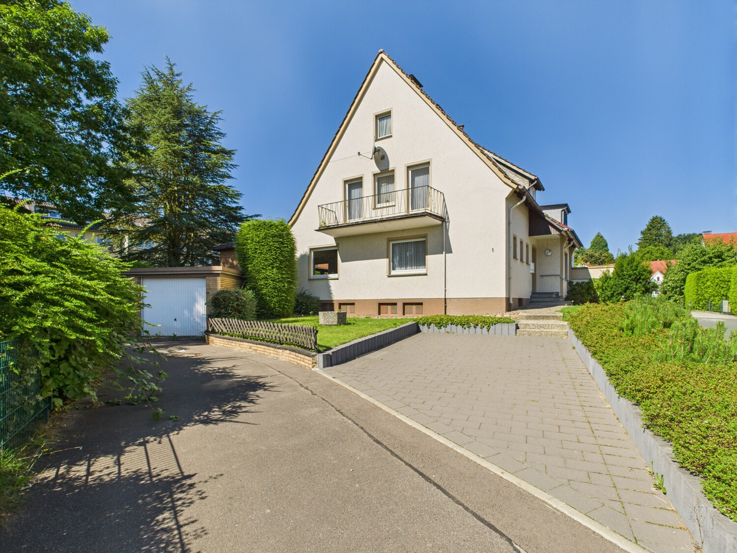 Ihr neues Zuhause in Remmighausen
Ein- bis Zweifamilienhaus mit großem Garten