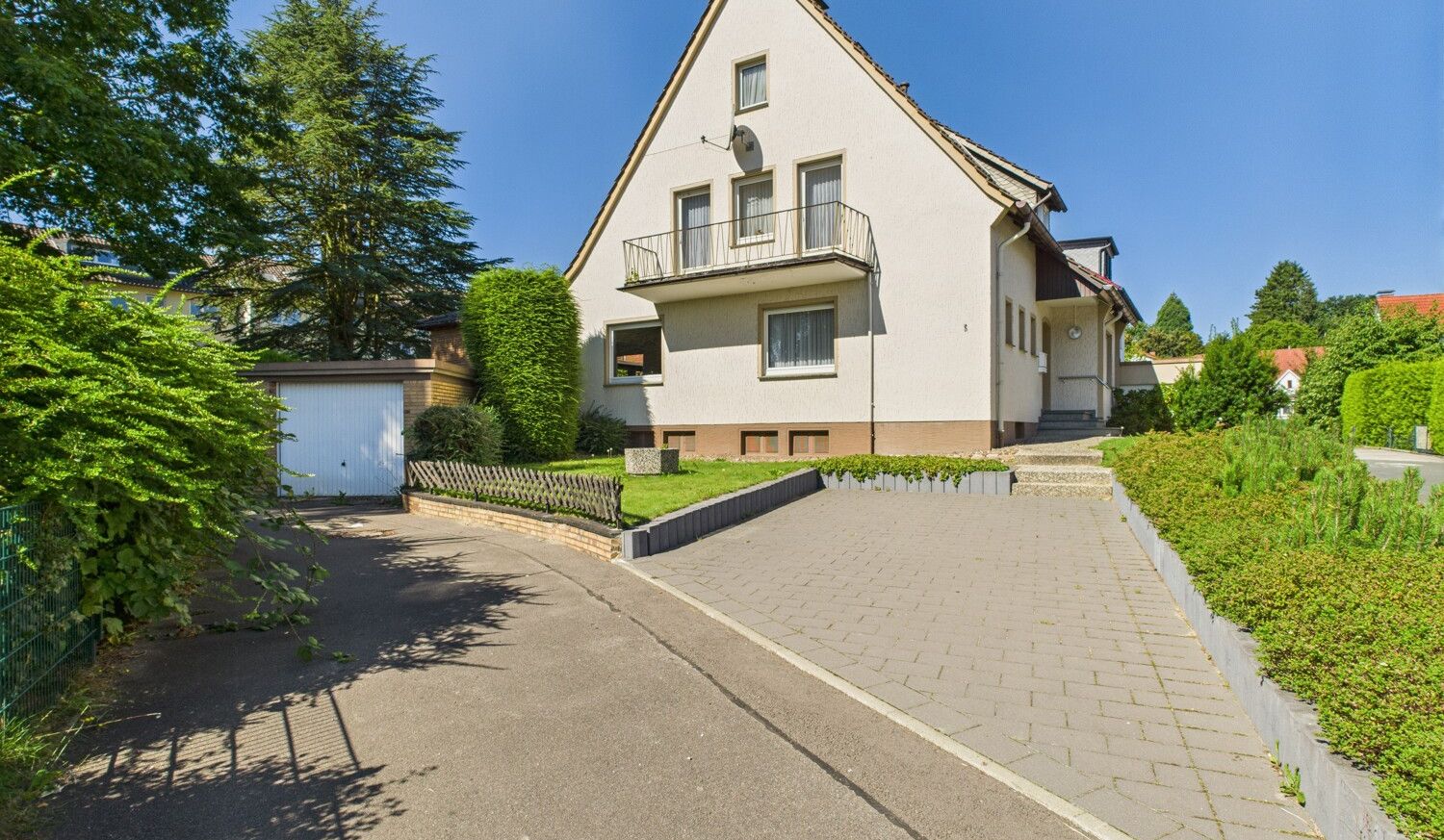 Ihr neues Zuhause in Remmighausen
Ein- bis Zweifamilienhaus mit großem Garten