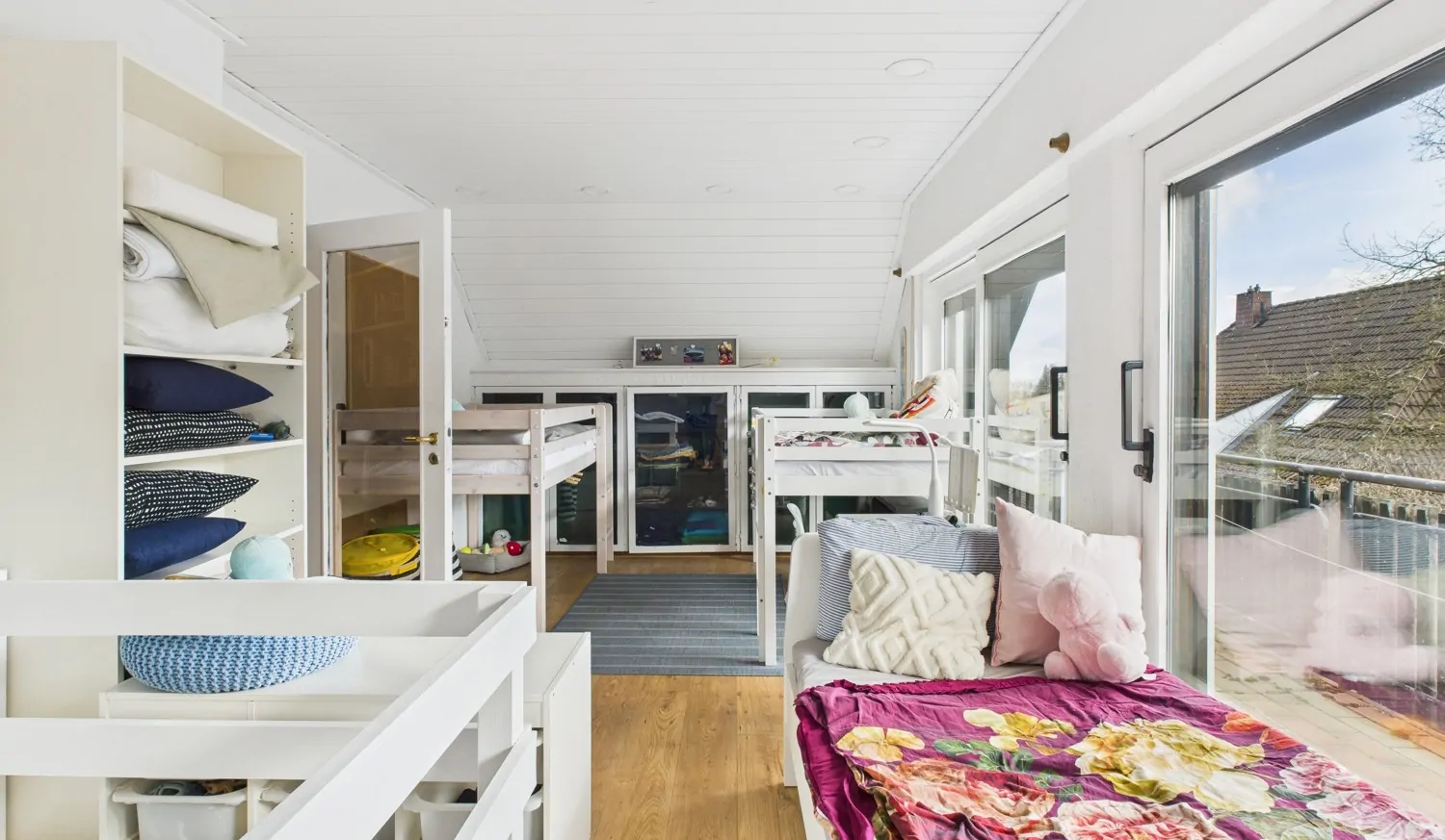 Kinderzimmer mit Balkonzugang_Maisonettewohnung_OG