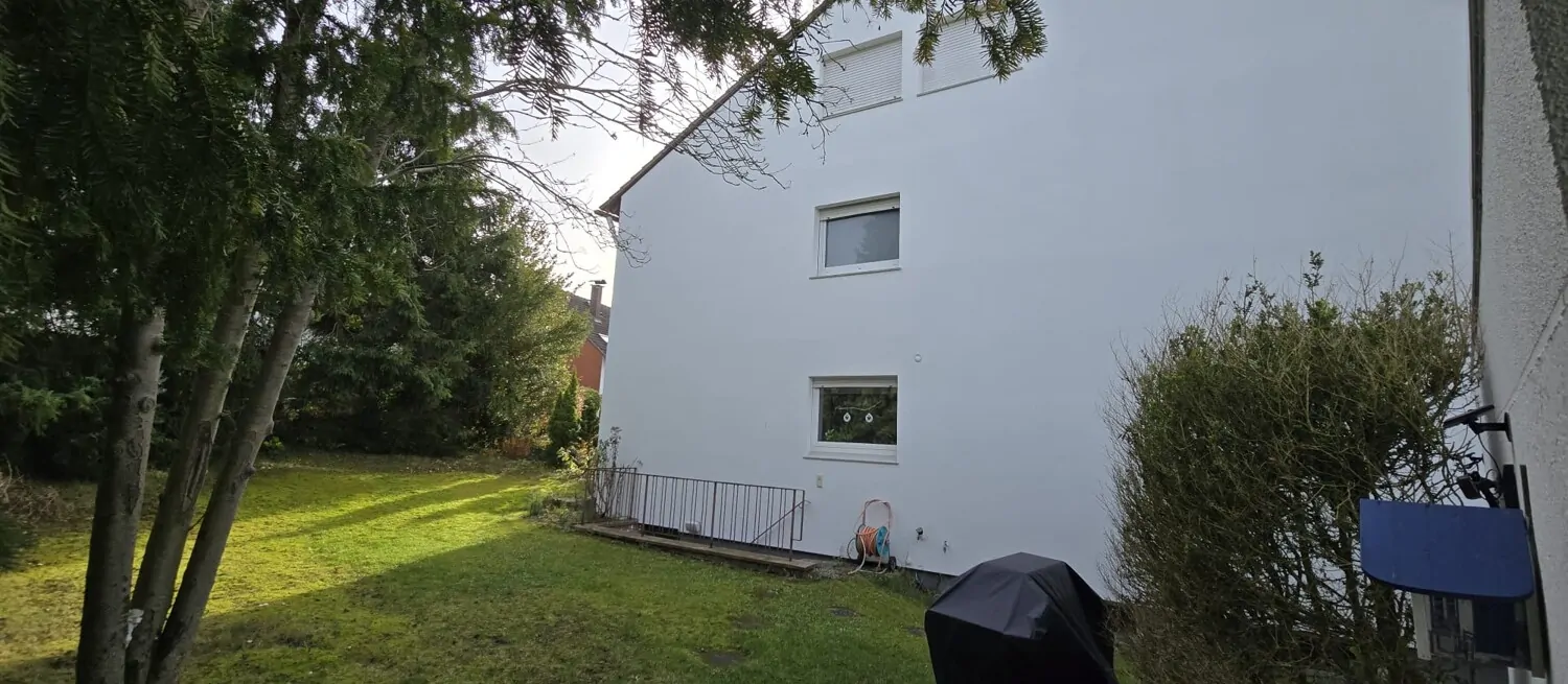 Charmantes Reihenendhaus mit großem Garten und 3 Garagen