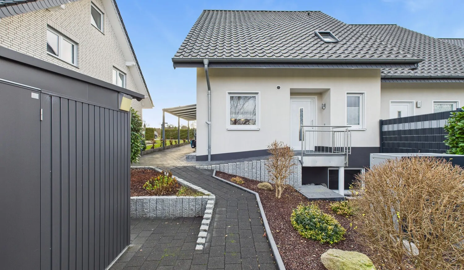 Energieeffizienz auf höchstem Niveau - schöne Doppelhaushälfte in toller Lage!