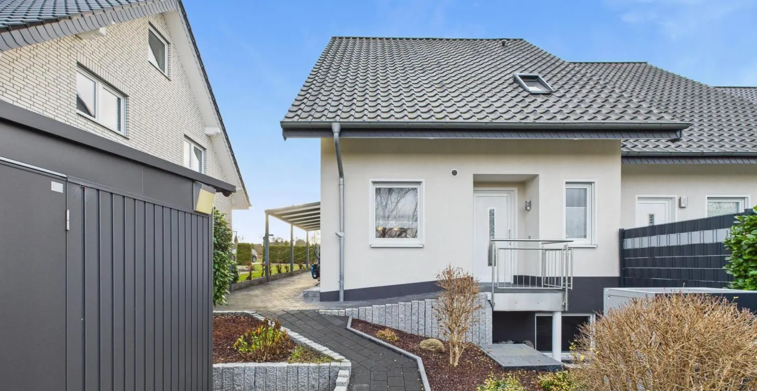 Energieeffizienz auf höchstem Niveau - schöne Doppelhaushälfte in toller Lage!