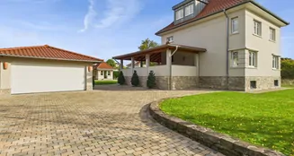 von_poll_real_estate_property_25292006_image_1