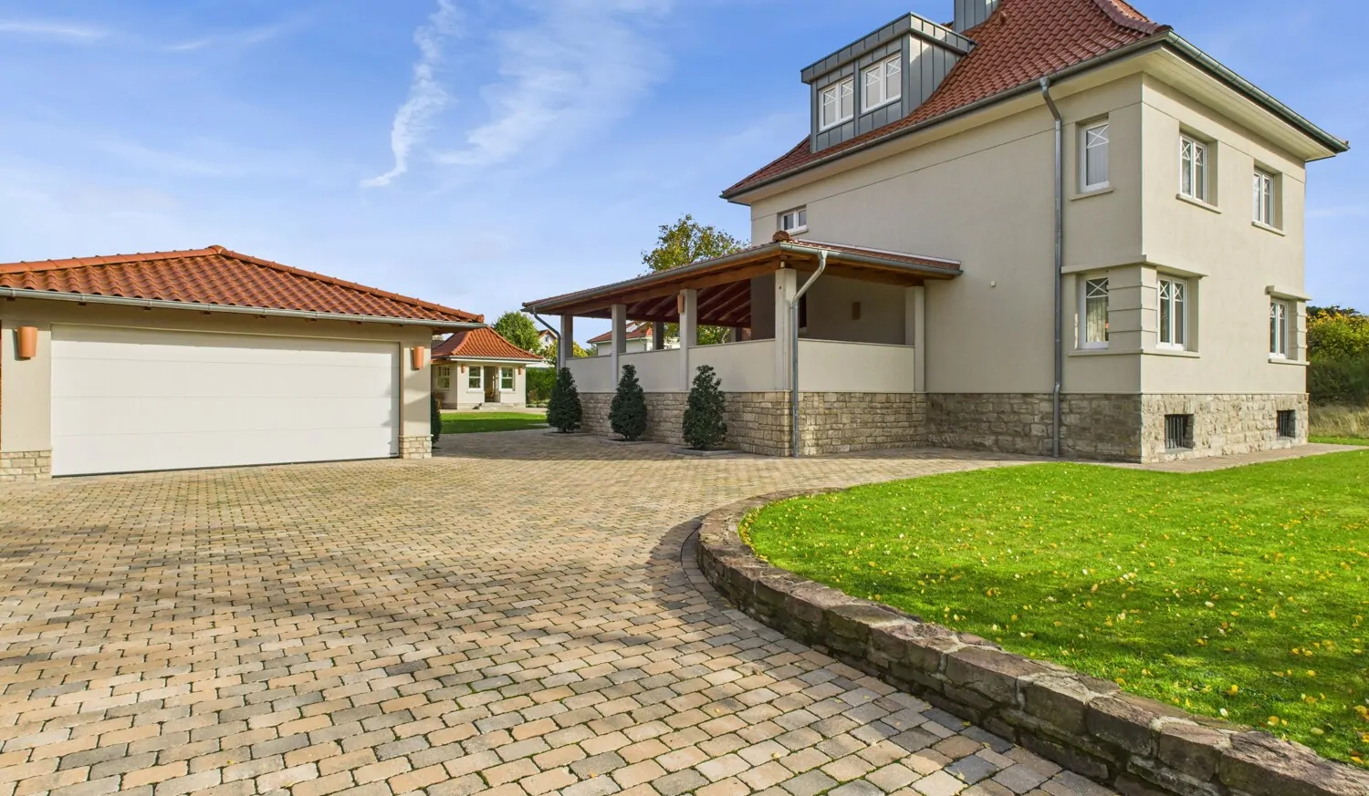 Stilvolle Fabrikantenvilla mit modernem Wohnkomfort