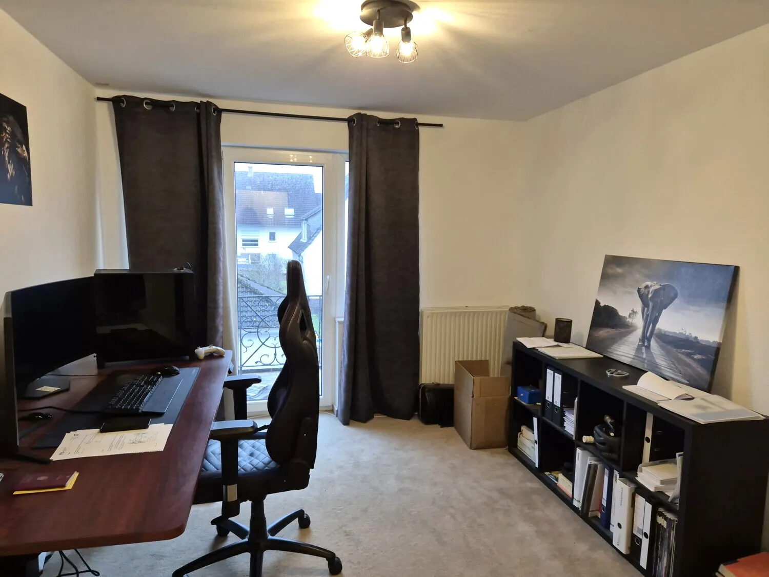 Büro/Kinderzimmer mit Zugang zum Balkon