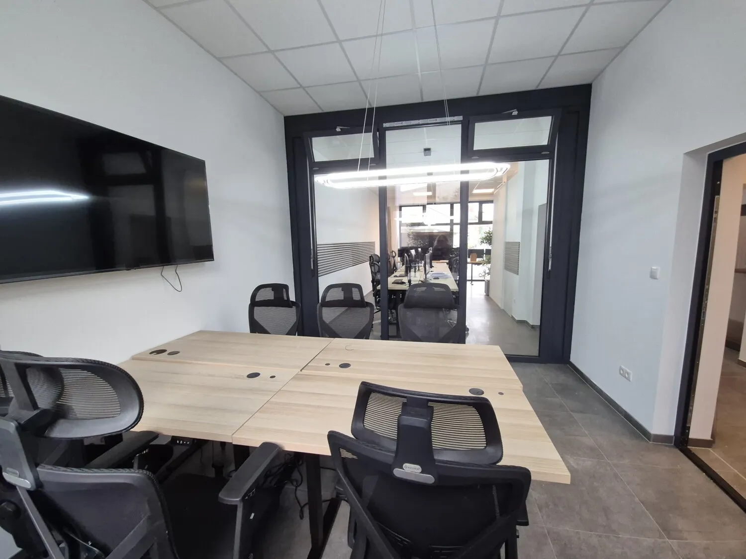 mit Blick in das Gemeinschaftsbüro