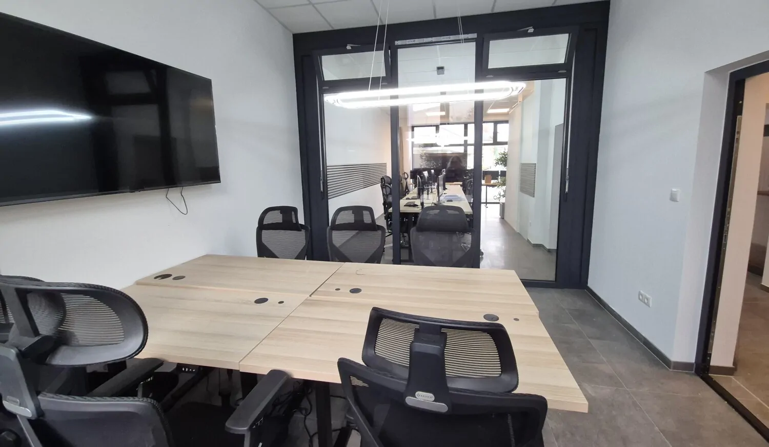 mit Blick in das Gemeinschaftsbüro