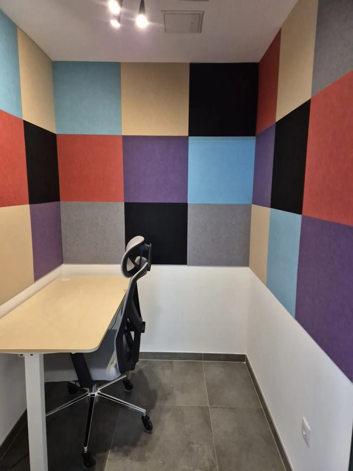 Schallisoliertes Einzelbüro