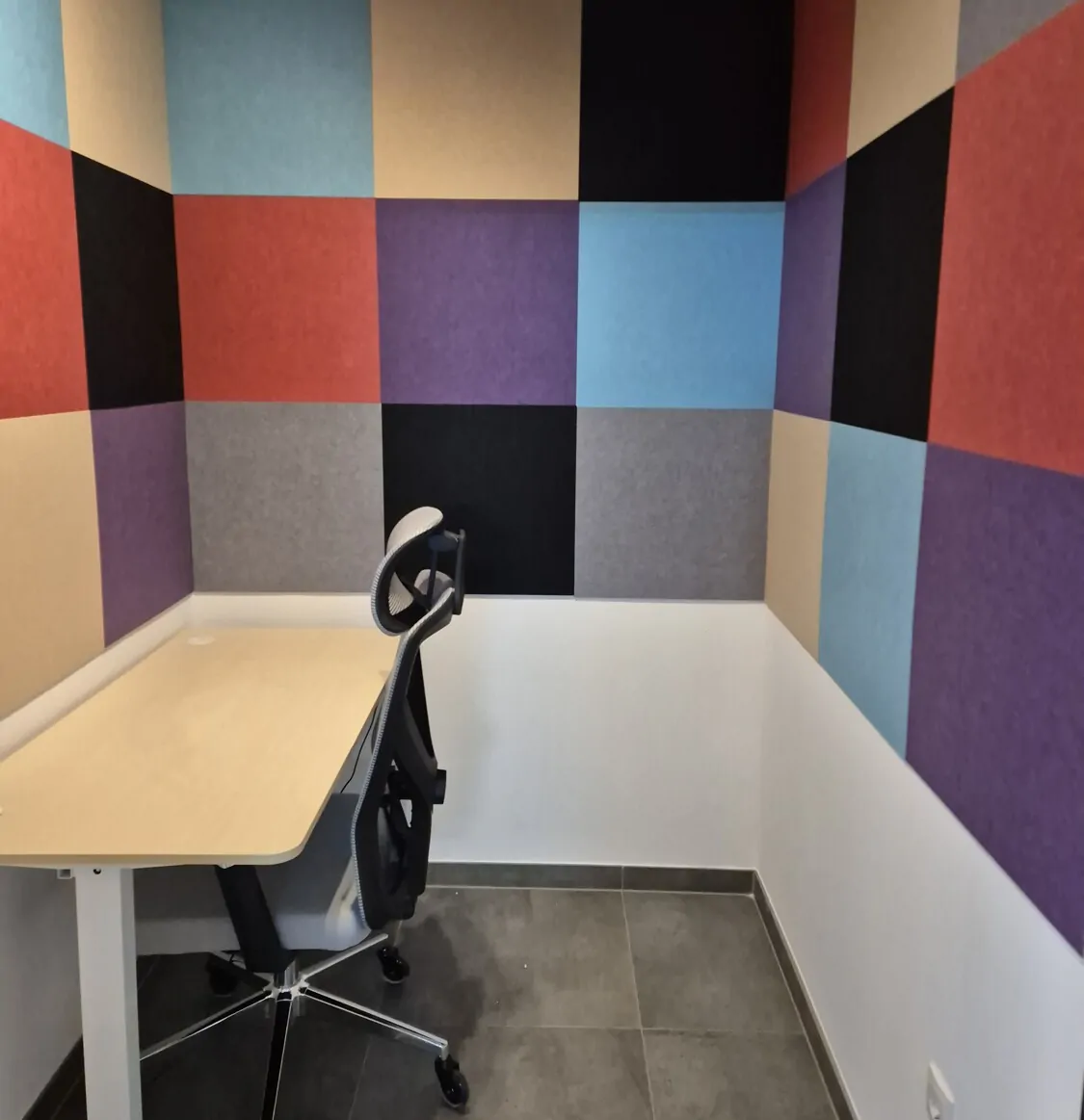 Schallisoliertes Einzelbüro