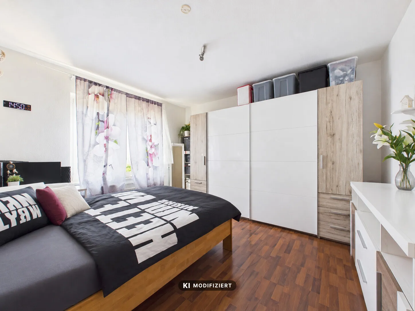 Schlafzimmer 2 (private Gegenstände mit KI entfernt)