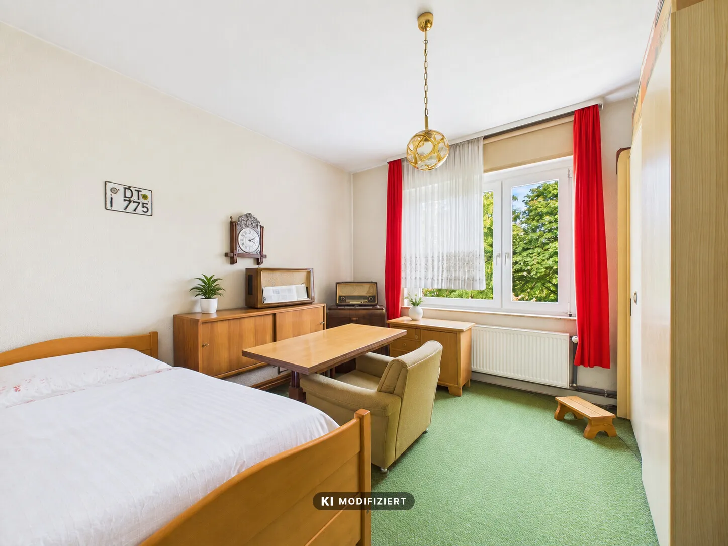 Schlafzimmer (private Gegenstände mit KI entfernt)