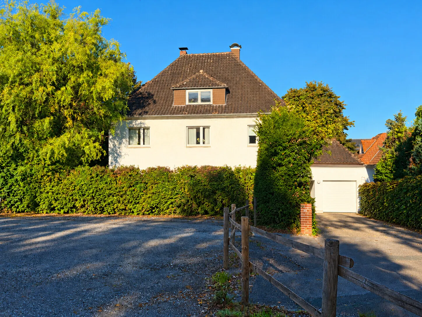 Vermietete Dachgeschosswohnung mit Stellplatz in zentrumsnaher Lage