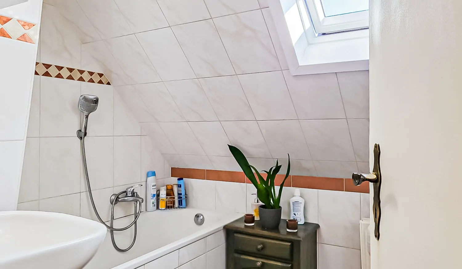 Badezimmer Wohnung DG