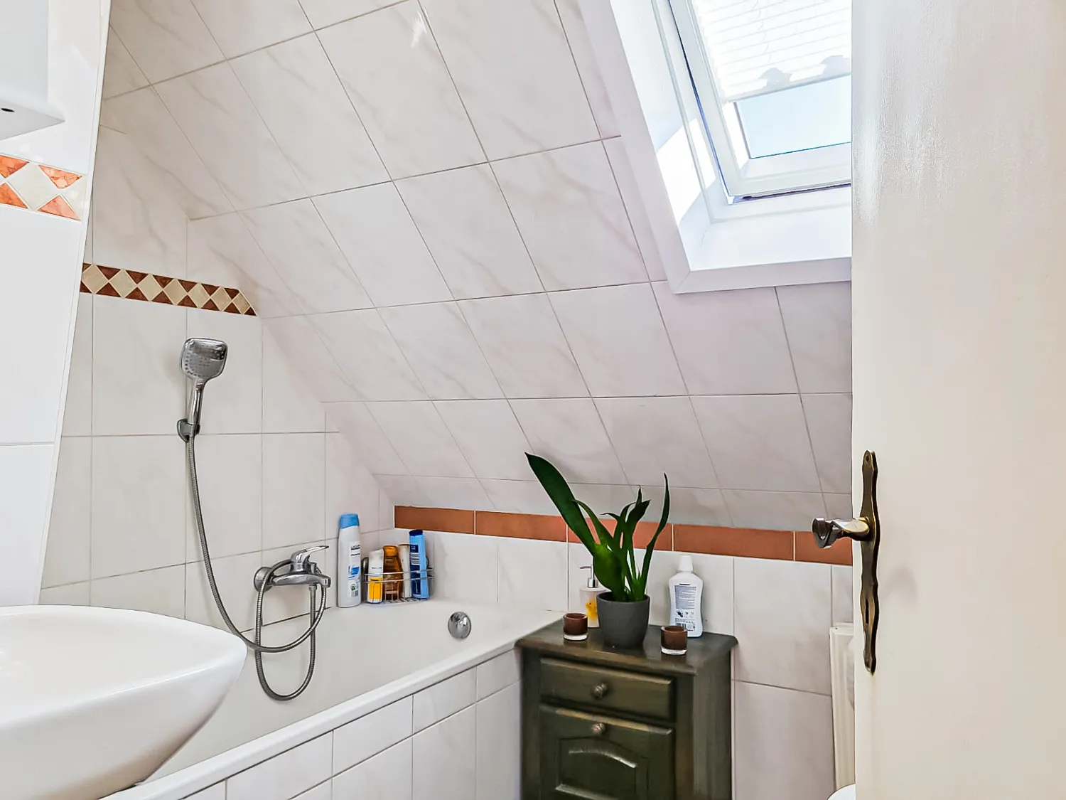 Badezimmer Wohnung DG