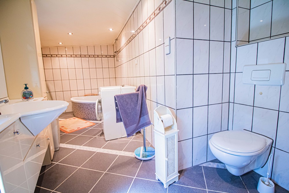 Badezimmer Ansicht I (Haus II)