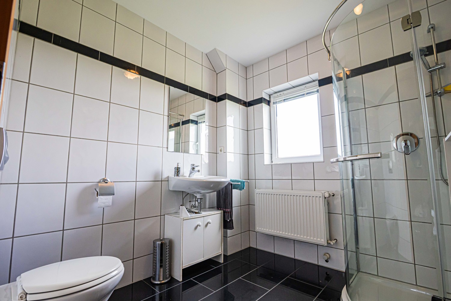 Herren-WC mit Dusche